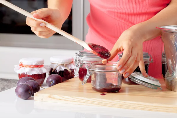 Dégustation de la confiture maison — Photo