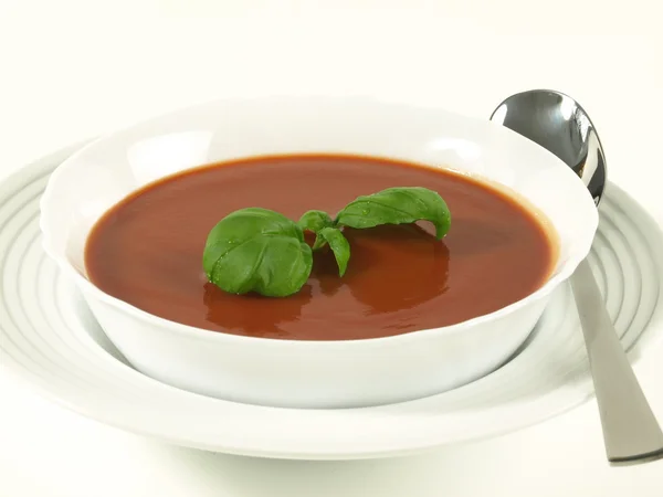 Sopa de tomate deliciosa, isolada — Fotografia de Stock