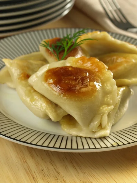 Knödel mit Füllung. Nahaufnahme — Stockfoto