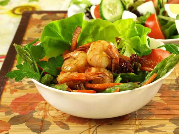 Salade de crevettes légère . — Photo