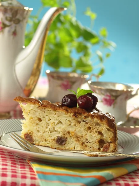 Dessert with an apple cake and tea. — Stock Photo, Image