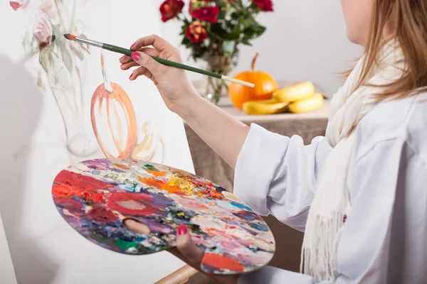 Woman painting — Stock Photo, Image