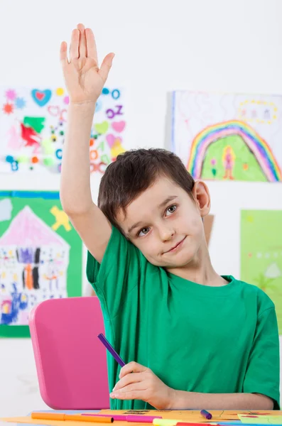 Boy reporting to answer — Stock Photo, Image