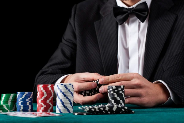 Contando fichas de casino — Foto de Stock