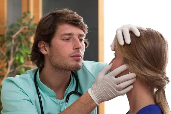 Specialist testing eye — Stock Photo, Image