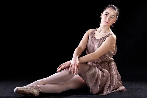 Ballerina seduta con grazia — Foto Stock