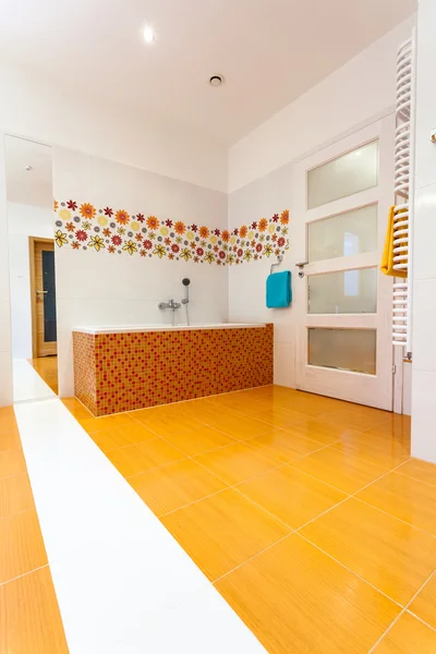 Huge bathroom at contemporary home — Stock Photo, Image