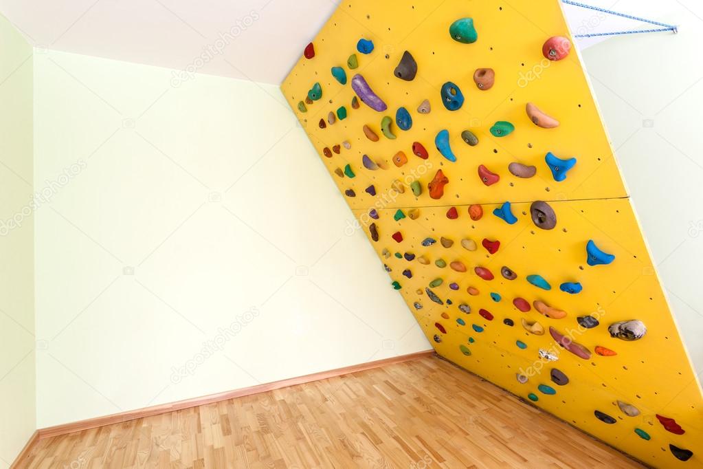 Oblique climbing wall at home