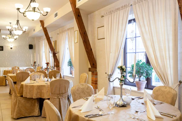 Elegância restaurante de luxo — Fotografia de Stock