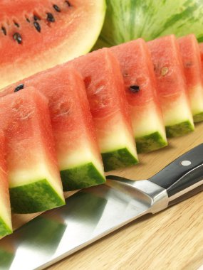 üçgen içinde kesilmiş karpuz yakın çekim