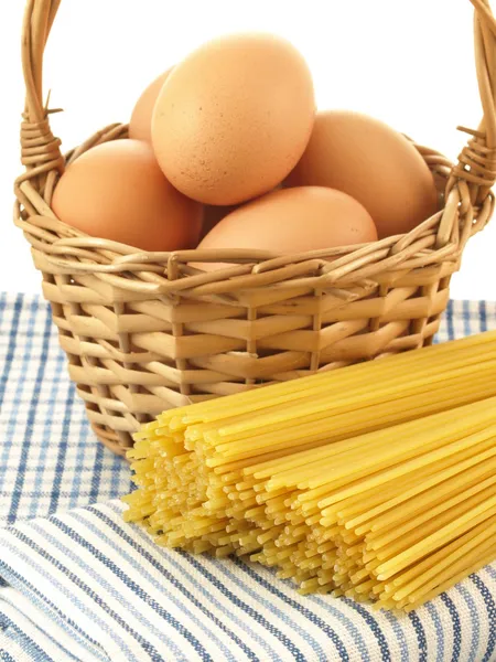 Spaghetti und Eier, Nahaufnahme — Stockfoto