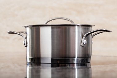 tek bir yeni metal kap mutfak üst