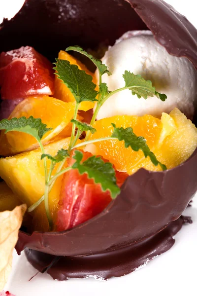 Gustoso dessert al cioccolato e frutta — Foto Stock