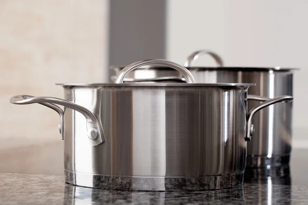 Two new clean aluminum professional pots — Stock Photo, Image