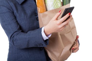 alışveriş çantası ve smartphone