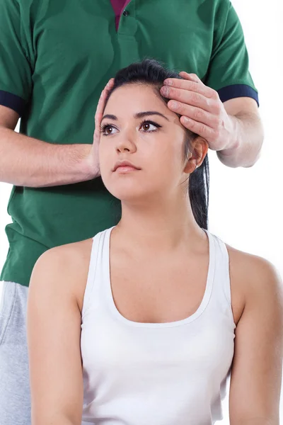 Doctor haciendo examen de cuello —  Fotos de Stock