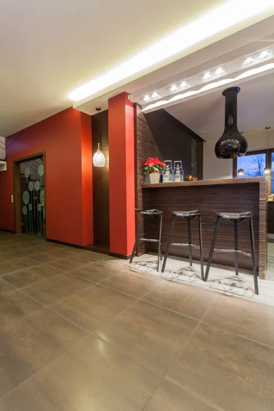 Ruby house - Kitchen with bar stools — Stock Photo, Image