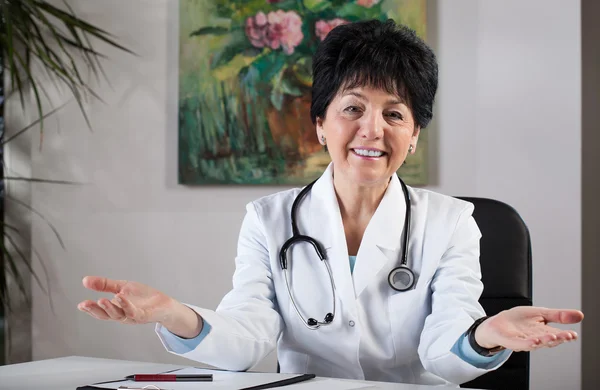 Doctor in office — Stock Photo, Image