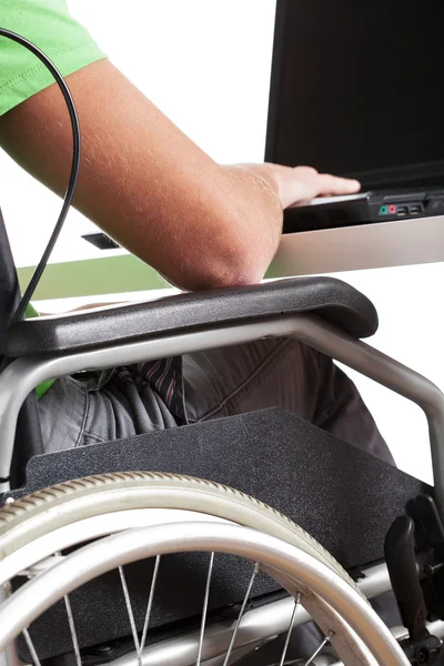 Человек-инвалид в работе — стоковое фото