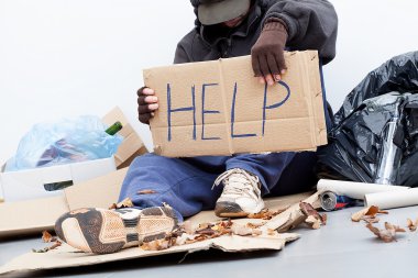 evsiz bir adam bir yardım isteme