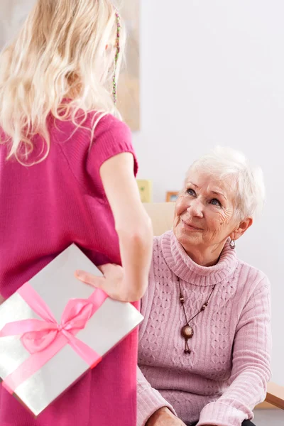 Geschenk zum Geburtstag — Stockfoto