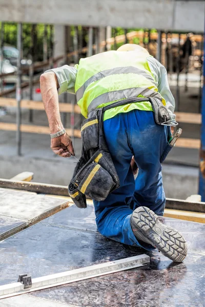 Arbetstagare på byggarbetsplatsen — Stockfoto