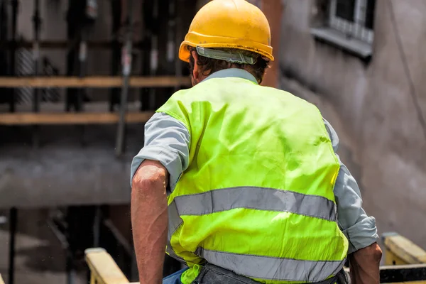 Worker on the building site — Stock Photo, Image