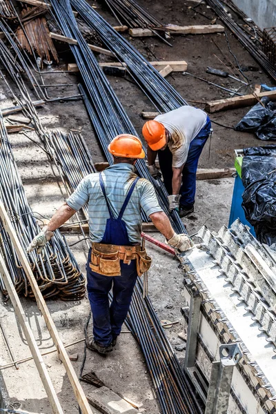 Arbetstagare på byggarbetsplatsen — Stockfoto