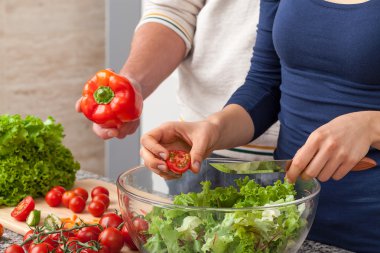 domates ve biber salatası için ekleme