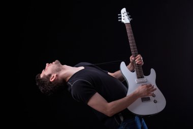 profesyonel gitar çalan