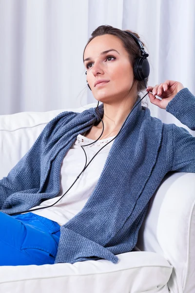 Woman during listening to music — Stock Photo, Image