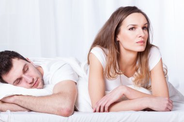 düşünceli kadın ve uyku