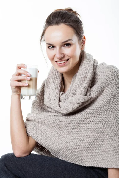 Vrouw genieten van haar koffie — Stockfoto