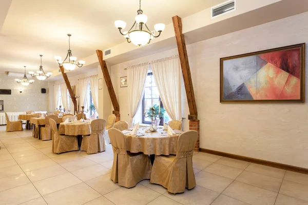 Mesas em restaurante elegante — Fotografia de Stock