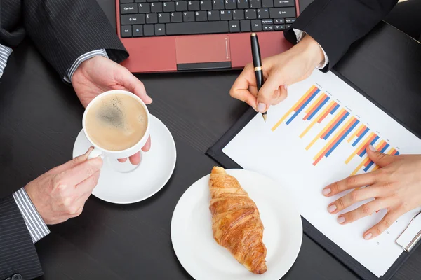 Coffee break at the office — Stock Photo, Image