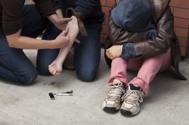 uyuşturucu bağımlıları stoned