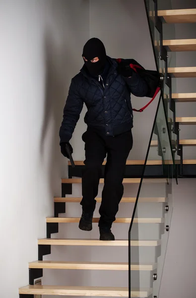 Bandit op trappen — Stockfoto