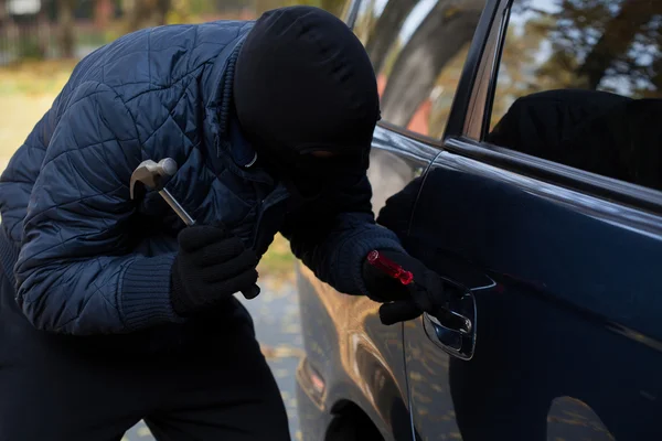 Masked burglar with hammer — Stock Photo, Image