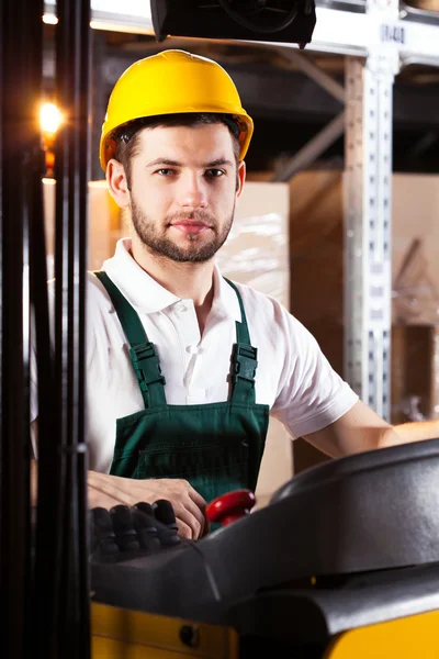 Autista del carrello elevatore — Foto Stock