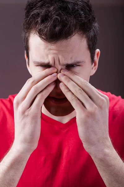 Mann mit Nebenhöhlenschmerzen — Stockfoto