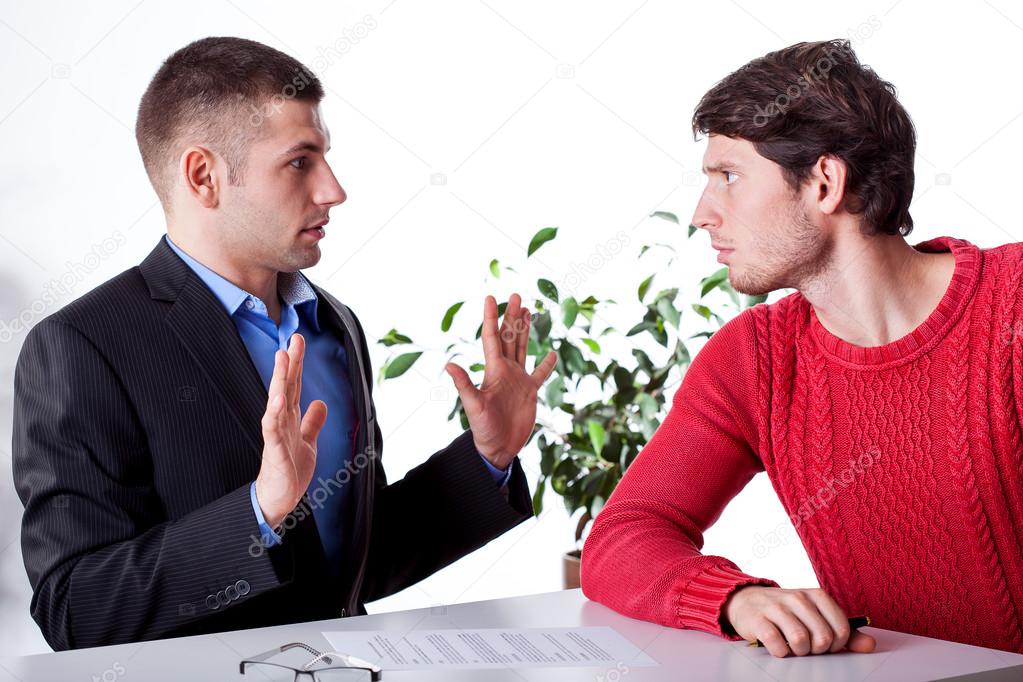 Пассивные клиенты. Общение людей. Переговоры двух людей. Беседа двух людей. Эмоции в переговорах.