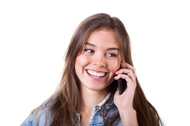 kız arkadaşıyla konuşuyor