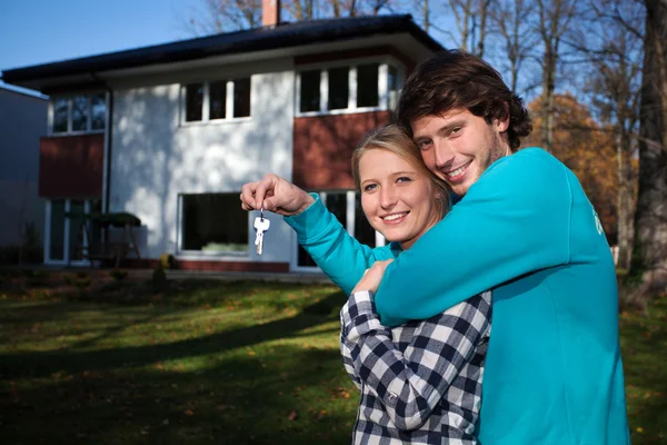 New home and  couple — Stock Photo, Image