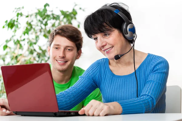 Mujer hablando en videollamada — Foto de Stock