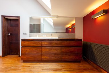 ahşap mobilyalı banyo