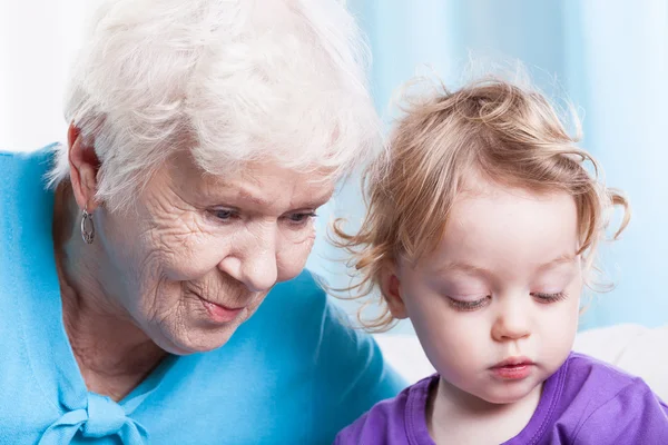 Nonna con nipote — Foto Stock