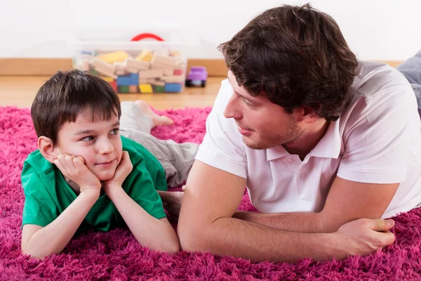 Ung pappa och son — Stockfoto