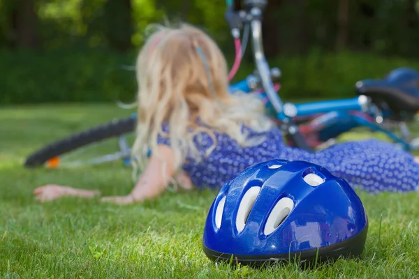 Depois da queda de uma bicicleta — Fotografia de Stock