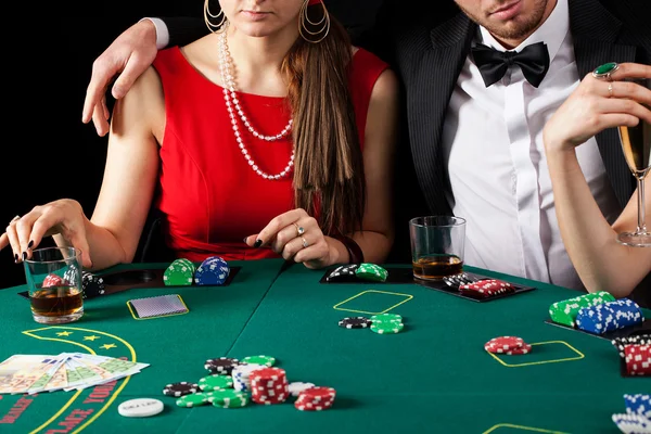 Casino gambling couple — Stock Photo, Image