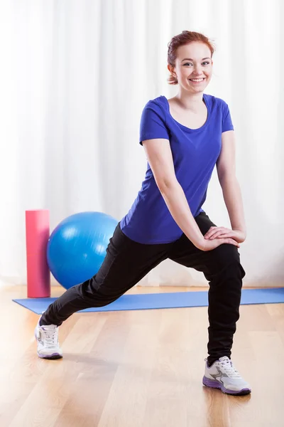 Woman stretching before training — Stock Photo, Image